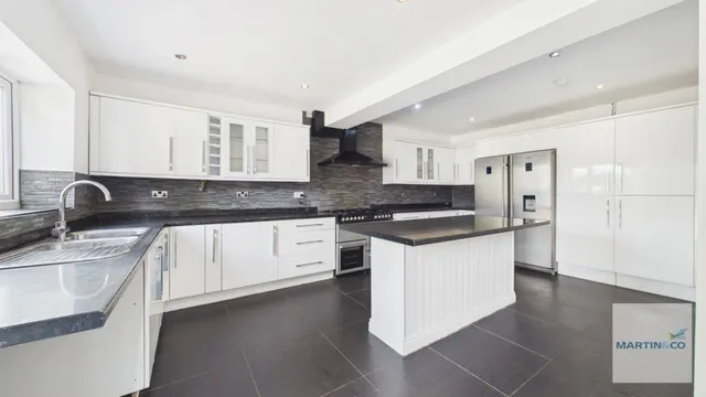 Buxton Avenue, Fazeley, B78, photo 2