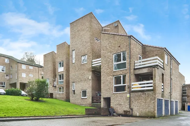 Frizley Gardens, Bradford, BD9, photo 1