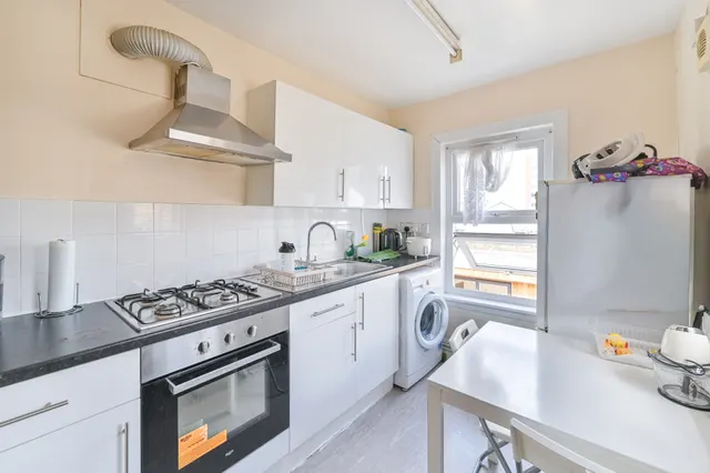 Photo 2 — 11b Philip Walk, London