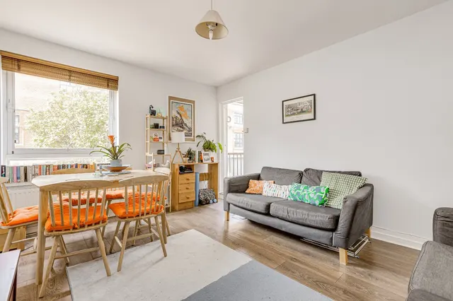 Ilminster Gardens, London, SW11, photo 1
