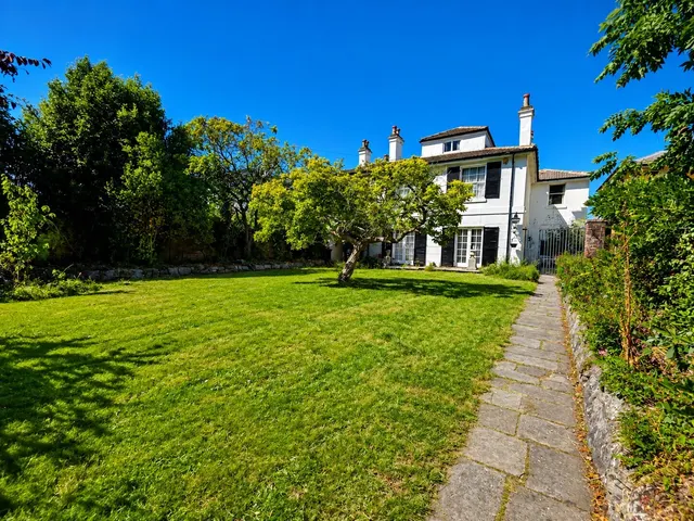 Bury Road, Gosport, photo 1