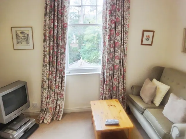 Powderham Crescent, EX4, photo 2