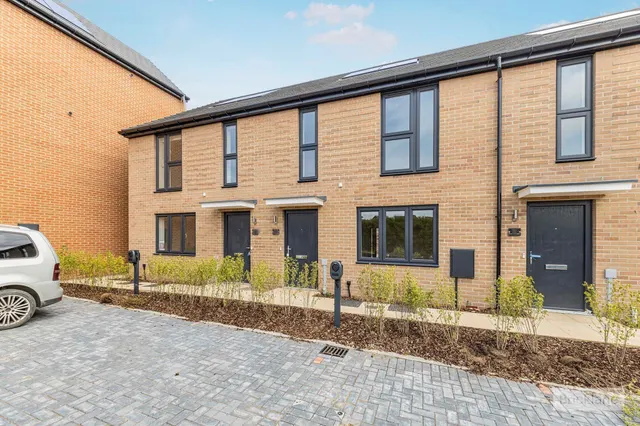 Fleming Gardens, MK4, photo 1