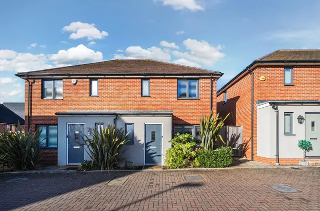 Bailey Drive, Ebbsfleet Valley, DA10 — photo 1