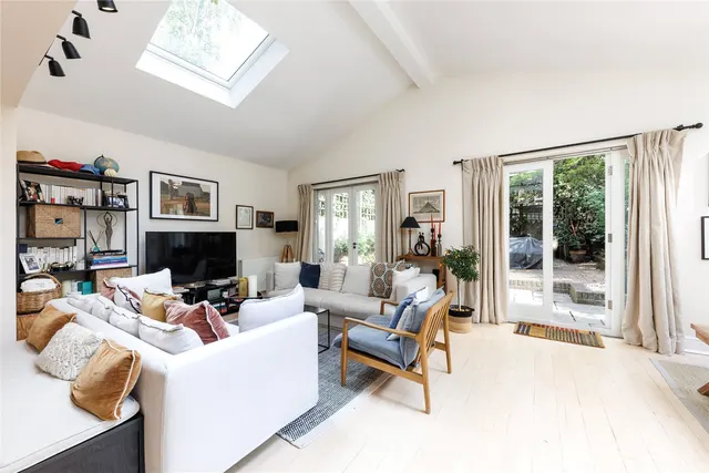 Photo 3 — Aldridge Road Villas, London, W11