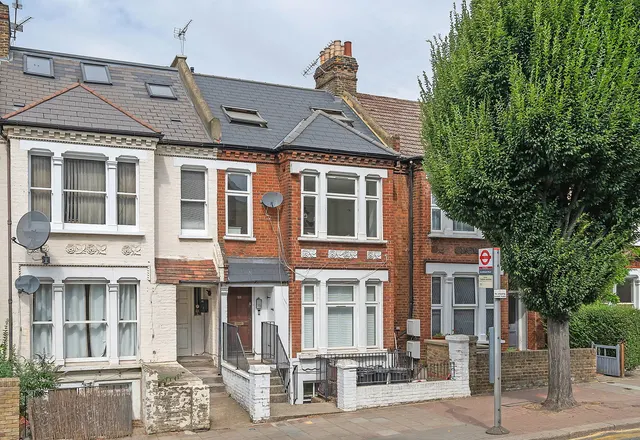 2 bedroom flat — Earlsfield Road, London, SW18