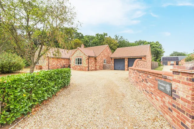 Spacious Bespoke Detached Bungalow in, photo 1