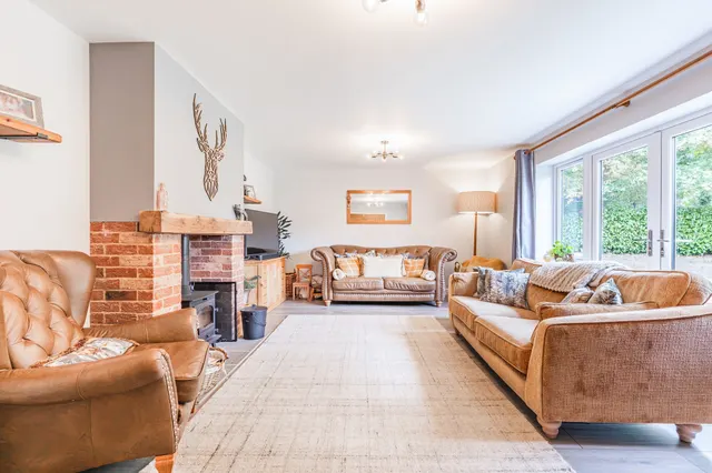 Spacious Bespoke Detached Bungalow in, photo 3