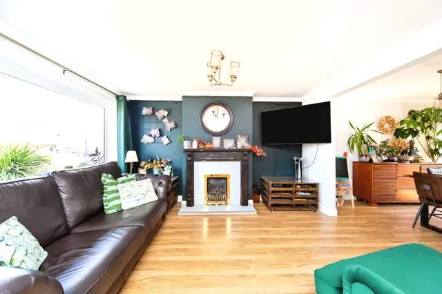 Malin Close, Hale Village, L24, photo 3