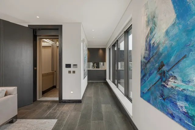 Photo 3 — Knights House, Cheval Place, Knightsbridge, London