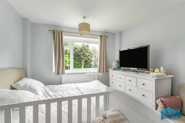 2 bedroom flat, Cedar Drive, East Finchley, N2