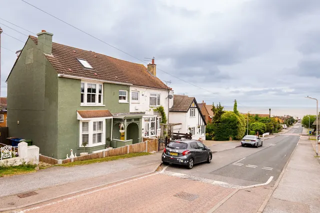 Seaside Avenue, Minster On Sea, ME12, photo 1