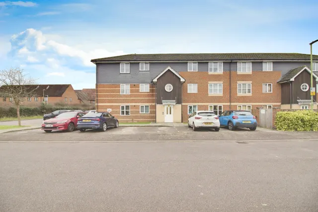 1 bedroom flat — Wenham Place, Hatfield
