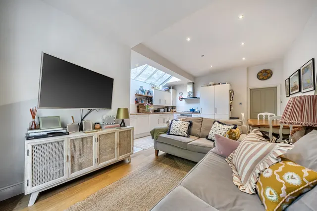 Photo 3 — Honeybrook Road, Balham, London, SW12