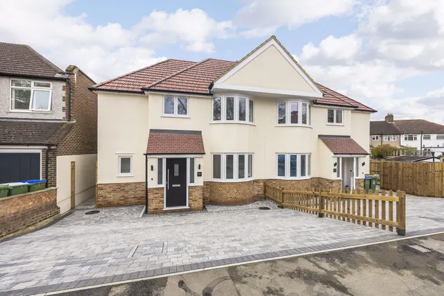 Buckingham Avenue, Welling, photo 1