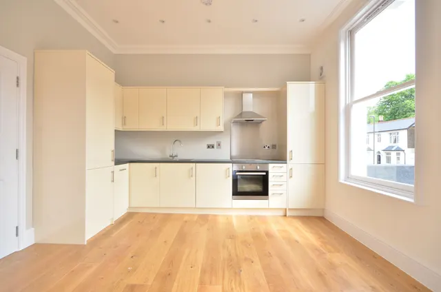 Photo 3 — Flat C, 62 Norwood Road, London