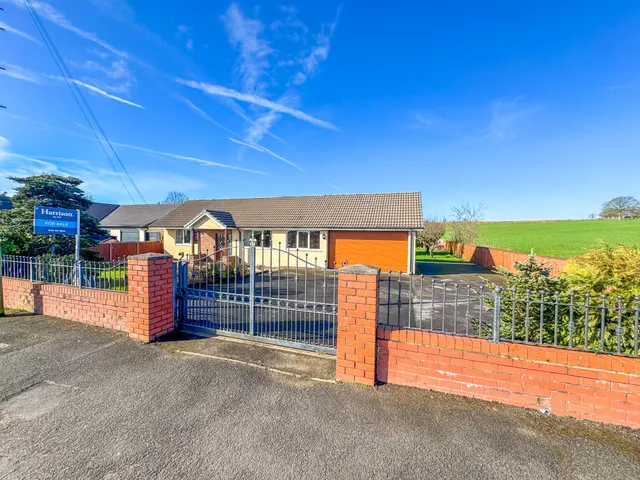 77 Starling Road, Three Arrows, Radcliffe, M26 4LW, photo 1