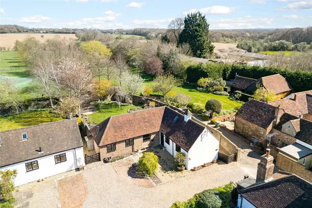 Bottom Road, St. Leonards, Tring, Buckinghamshire, HP23 6LJ, photo 1