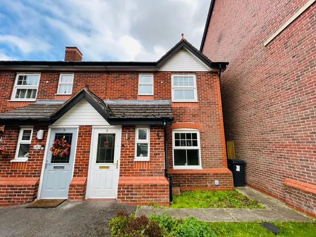 Wellcroft Gardens, Lymm, photo 1
