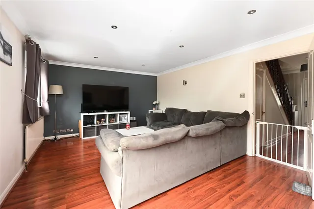 Worcester Drive, Ashford, TW15, photo 2
