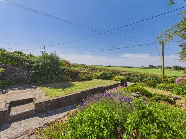 Stithians Row Four Lanes, Redruth, photo 1