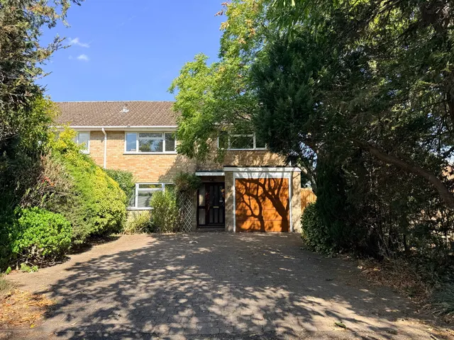 Albert Road, Farnborough, GU14, photo 1