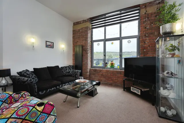 Dewsbury Road, Elland, HX5, photo 2