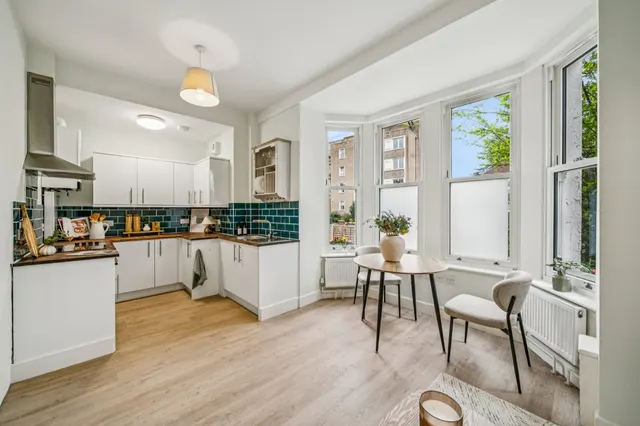 Nightingale Lane, London, SW12, photo 3