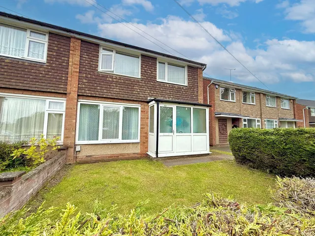 Pastures Way, Luton LU4 0PE, photo 1