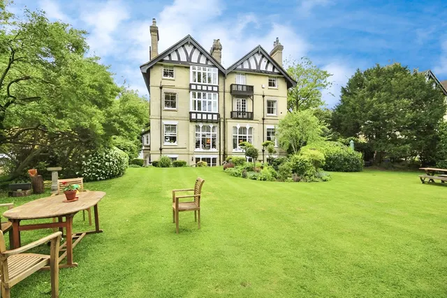 Coopers Hill Lane, Englefield Green, TW20, photo 1