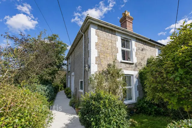 Manor Road, Wroxall, PO38, photo 1