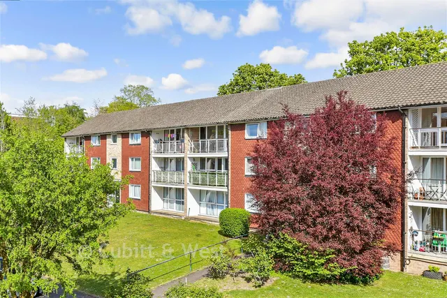 Basinghall Gardens, Sutton, SM2, photo 1