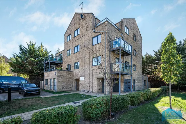 Well Grove, London, N20, photo 1