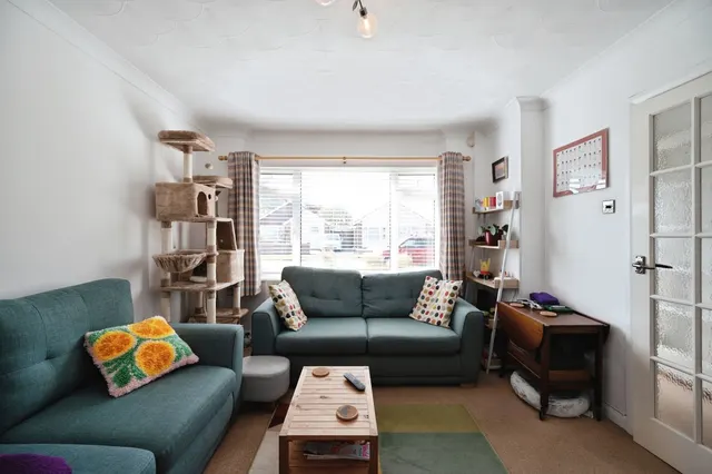 Oakwood Road, Hayling Island, PO11, photo 3