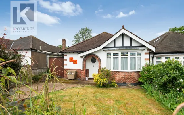 St. Clair Drive, Worcester Park, KT4, photo 1