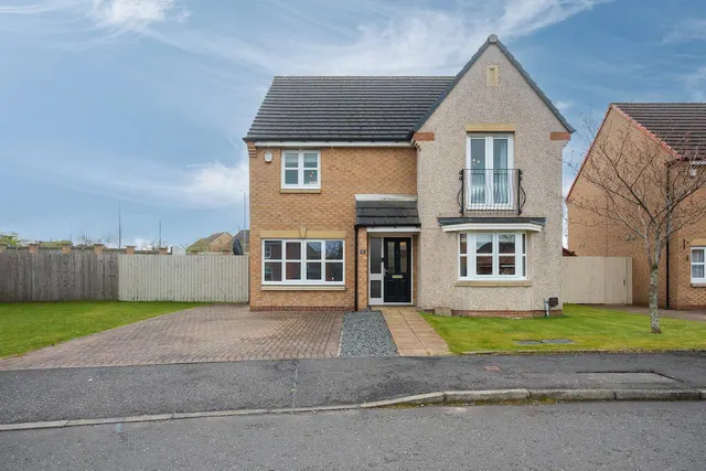 Cairncross Place, Coatbridge, ML5 2FA, photo 1