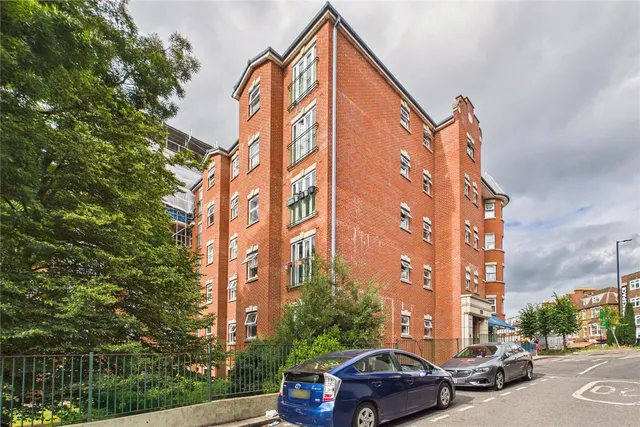 Streatham High Road, London, SW16, photo 1