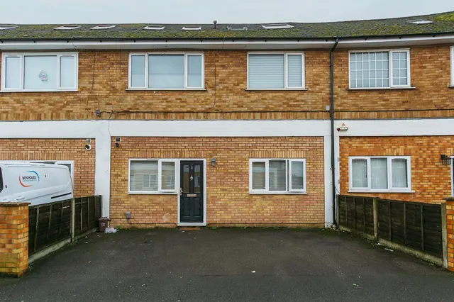 Watford, WD25, photo 1