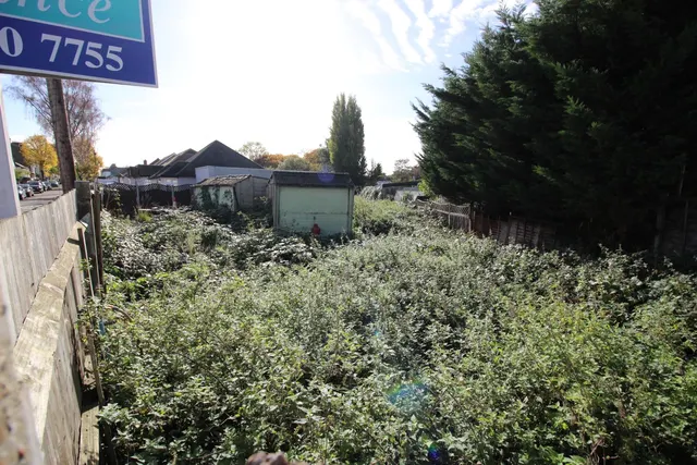 Photo 2 — Donnington Road, WORCESTER PARK, Surrey, Worcester Park, KT48EL