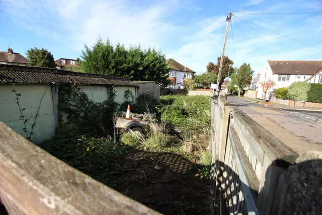 Photo 3 — Donnington Road, WORCESTER PARK, Surrey, Worcester Park, KT48EL
