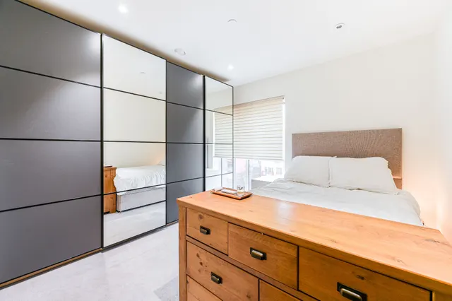 Flat 20, 22 John Harrison Way, London, photo 1