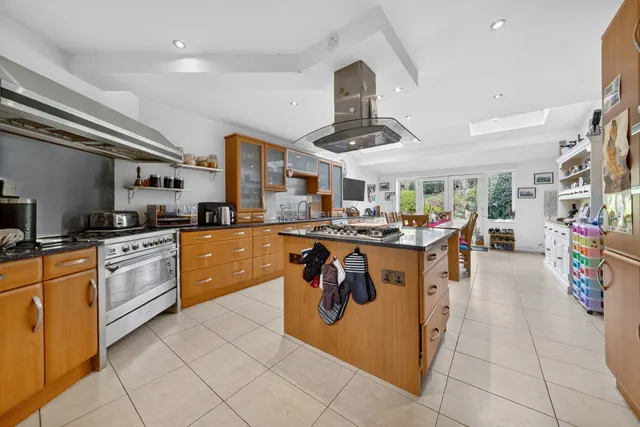 West End Close, Horsforth, LS18, photo 2
