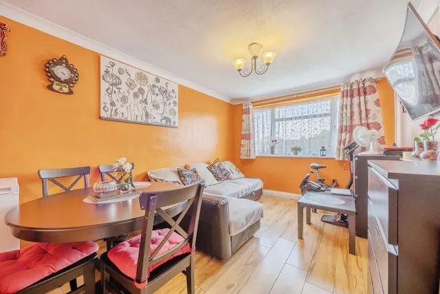 Photo 2 — Swallowdale, South Croydon, CR2