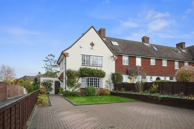 Parkwood Close Nork, Banstead SM7 1JL, photo 1
