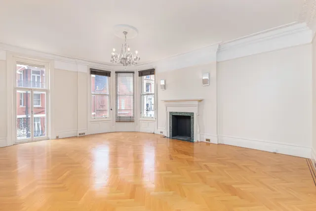 Photo 2 — Marloes Road, Kensington