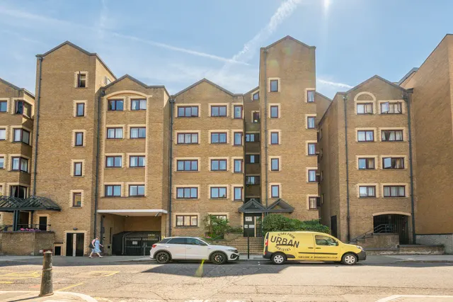 Flat 9, 142 Wapping High Street, London, photo 1
