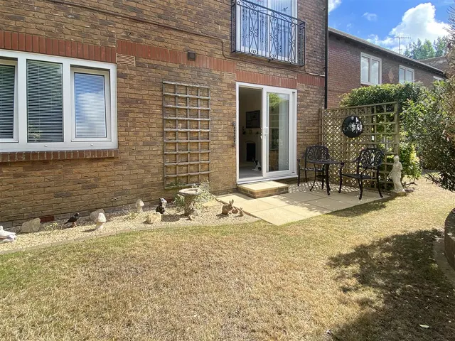 The Street, Rustington, photo 2