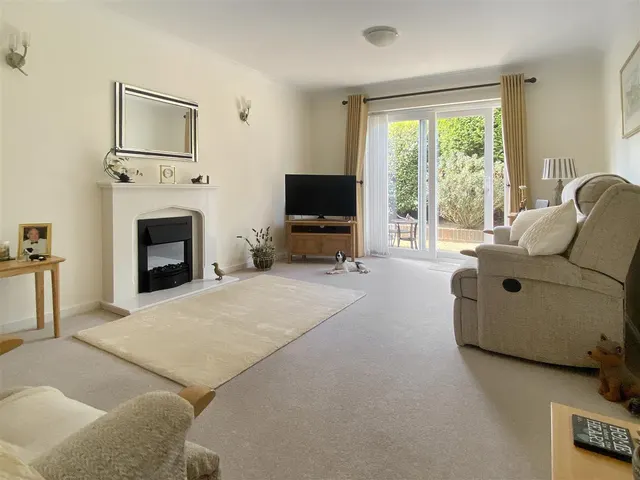 The Street, Rustington, photo 3
