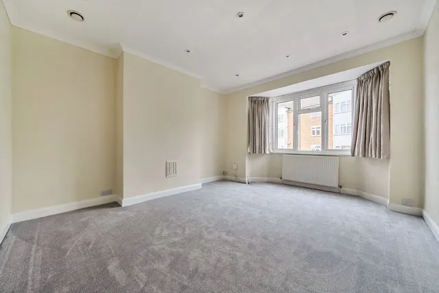 Photo 3 — Denham Road, Whetstone, London, Greater London, N20 0DN