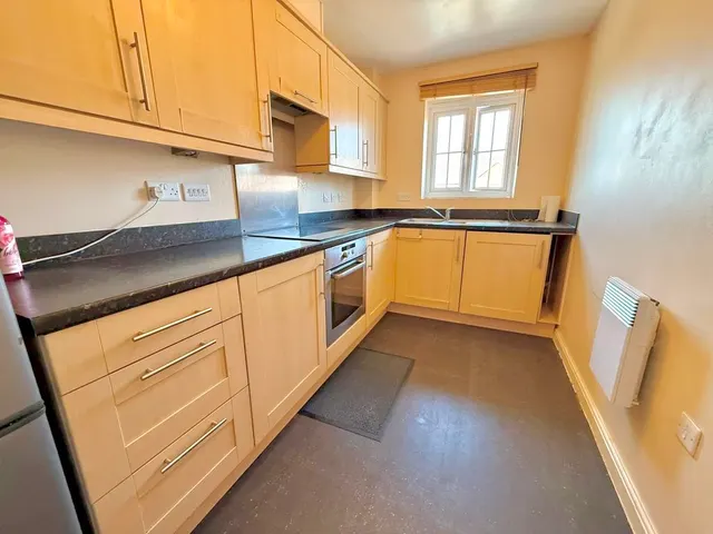 Photo 3 — Watling Gardens, Dunstable LU6 3FD
